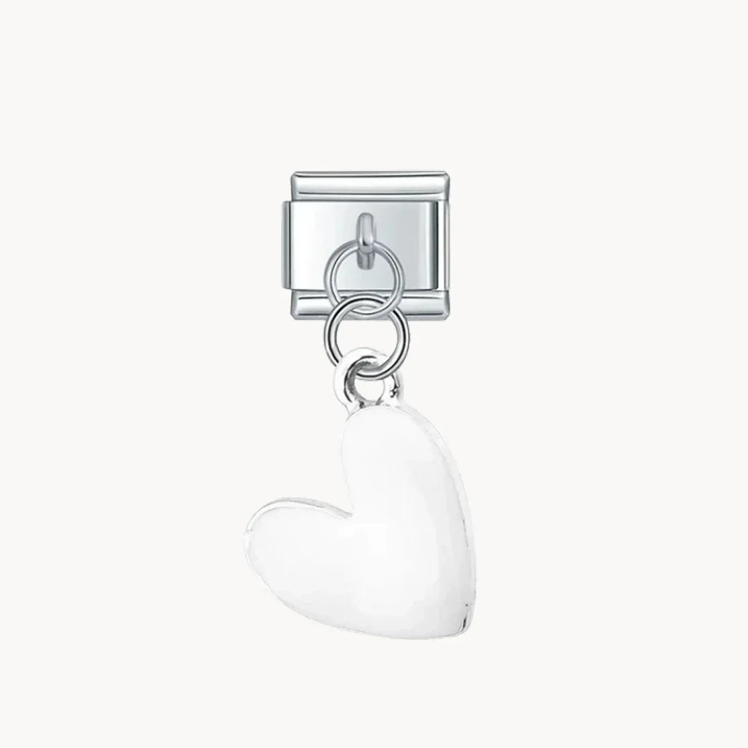 Cœur blanc suspendu